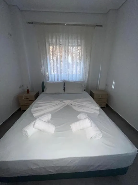 Natasha'S Apartments Sarande