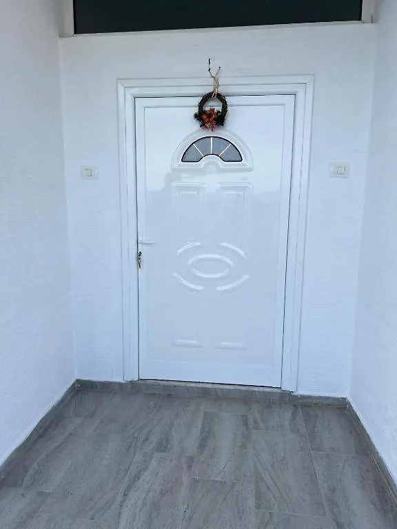 Natasha'S Apartments Sarande
