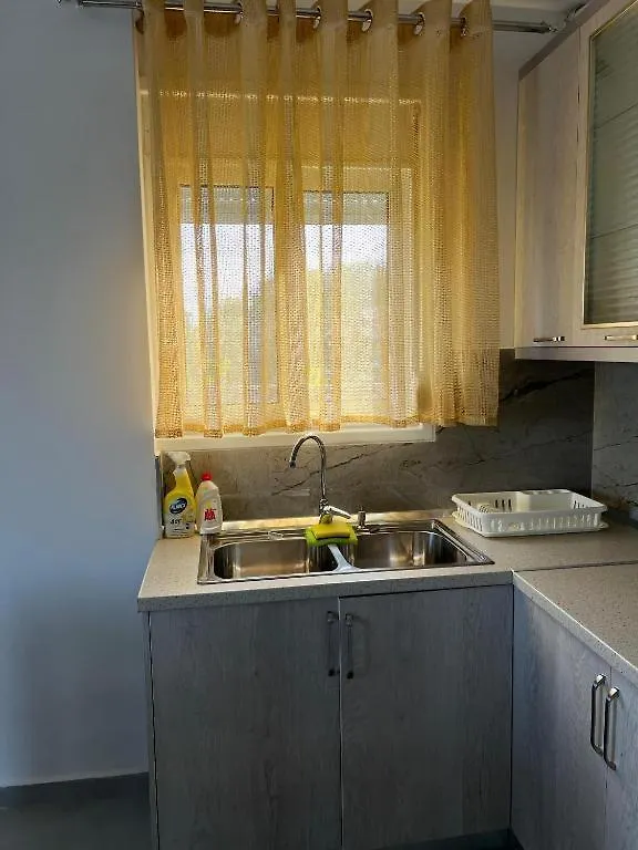Natasha'S Apartments Sarande