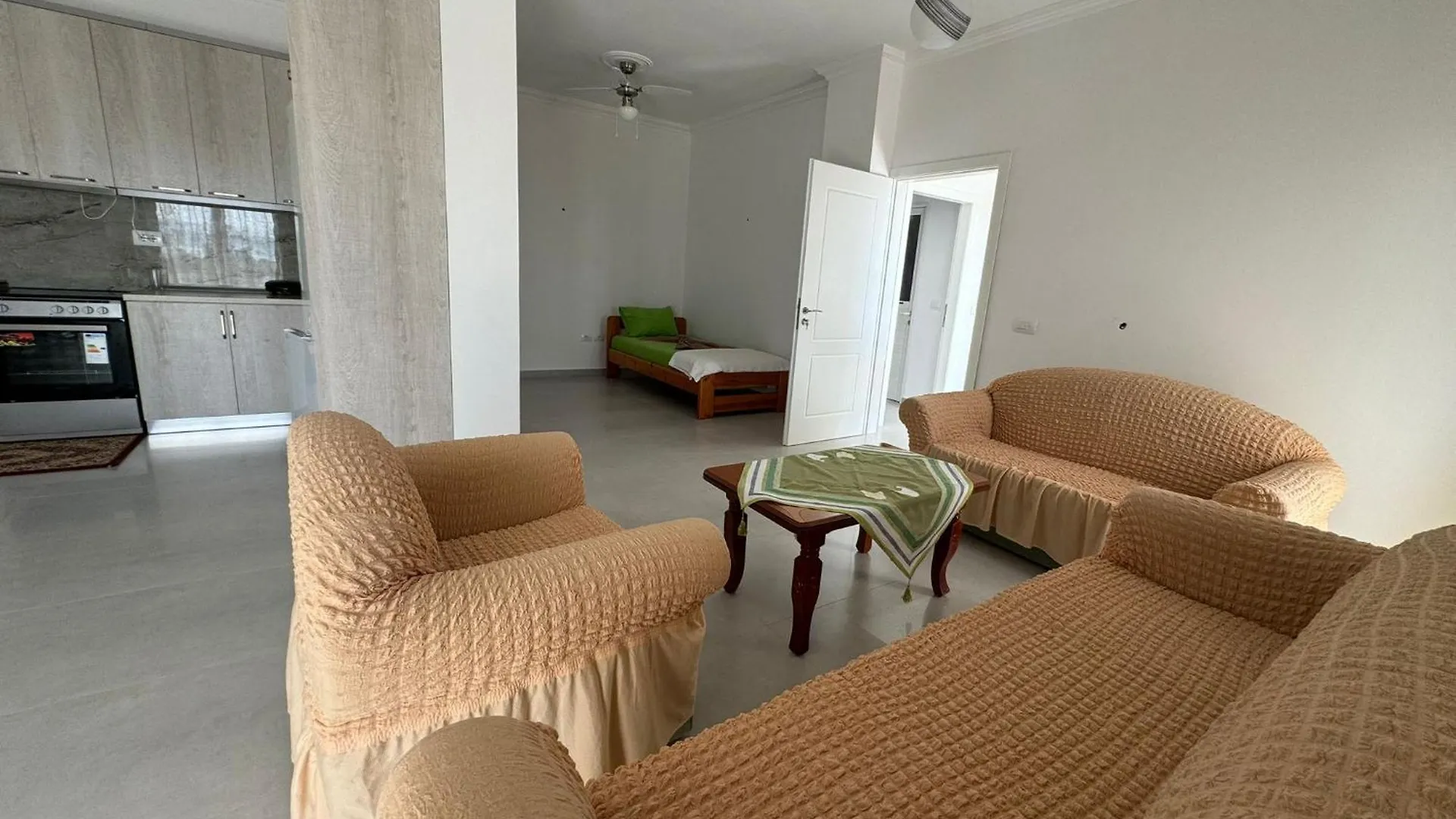 Natasha'S Apartments Sarande 0*,