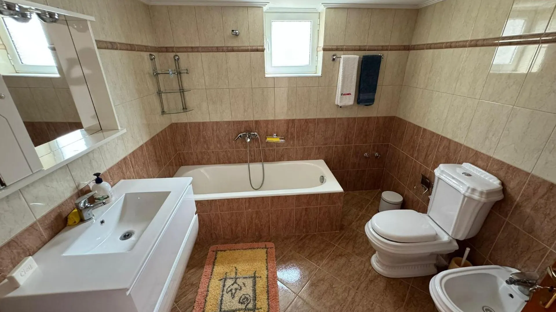 Natasha'S Apartments Sarande